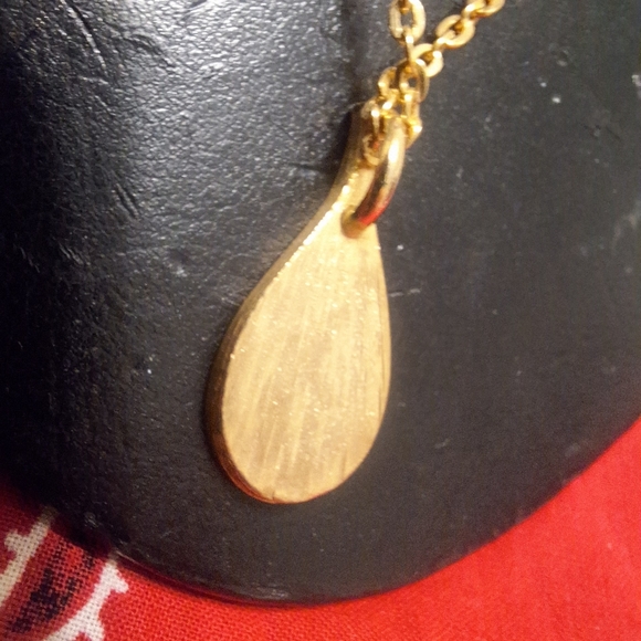 Vintage black enamel gold tone Star teardrop pendant chain necklace - Picture 3 of 5